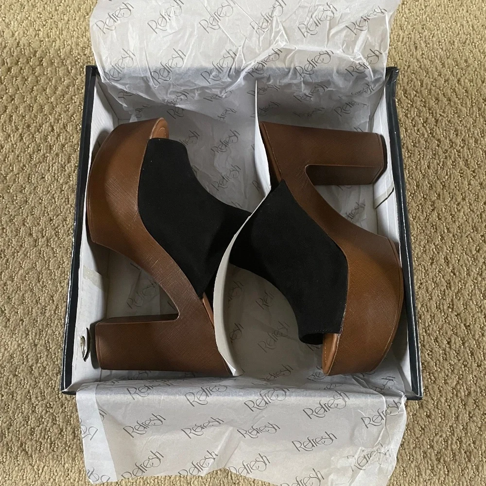 Refresh Black Faux Suede Platform Sandals (8) - Picture 1 of 7